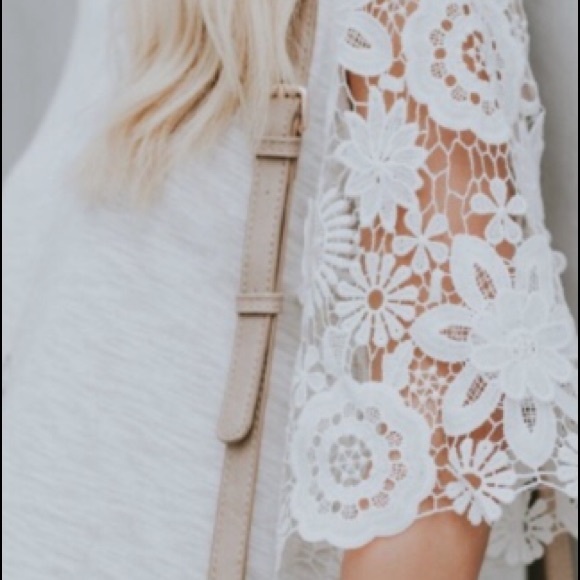 White Crochet bell sleeve top - Picture 4 of 4